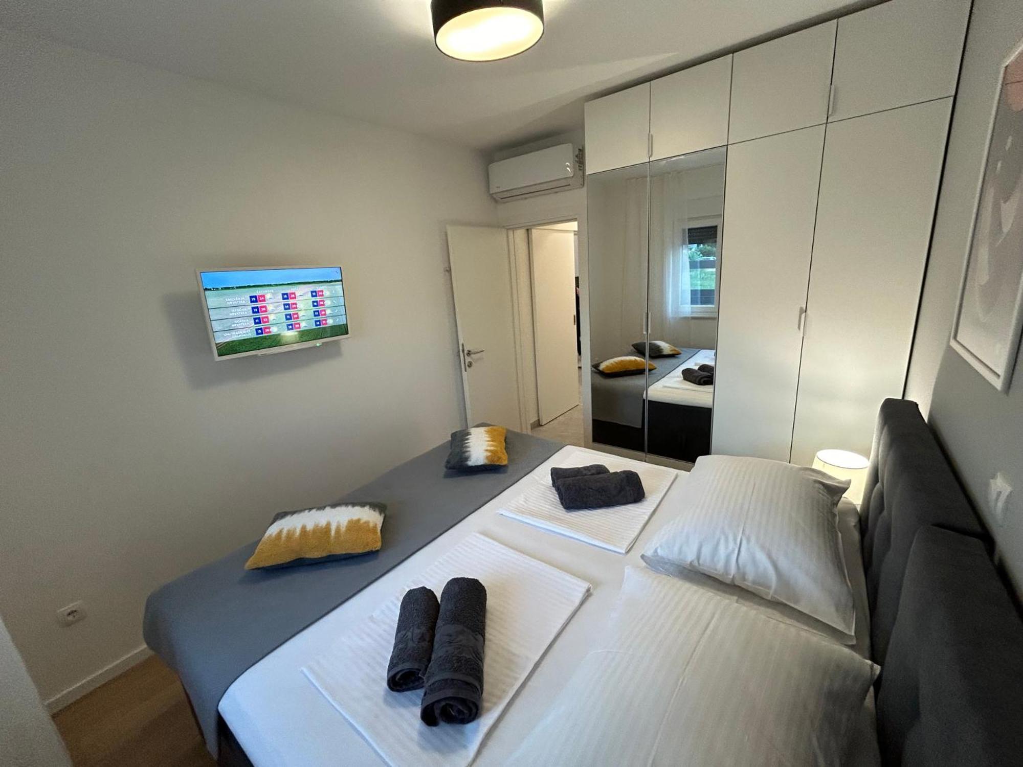 Town 2 Apartment *
