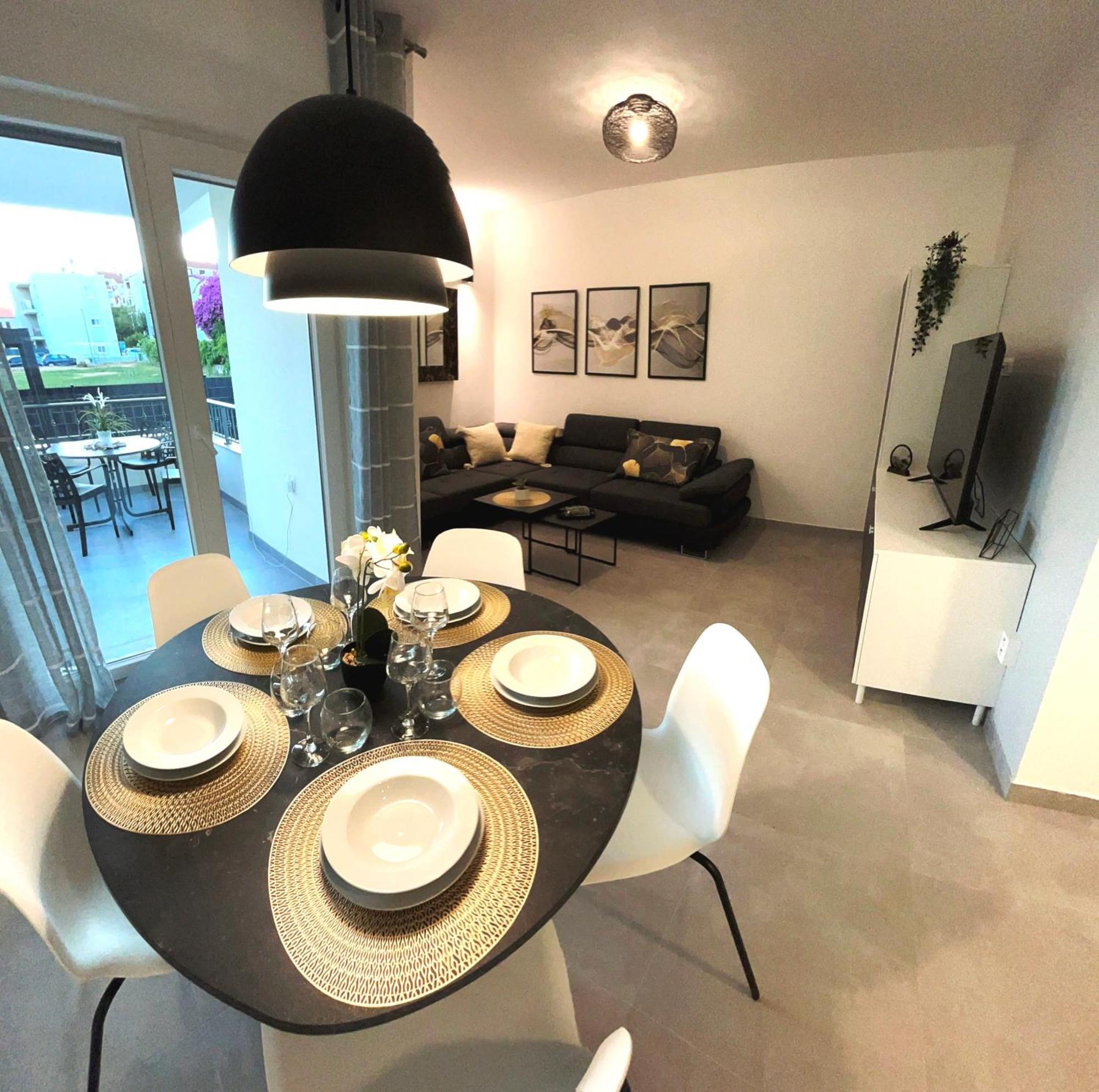 Town 2 Apartment *