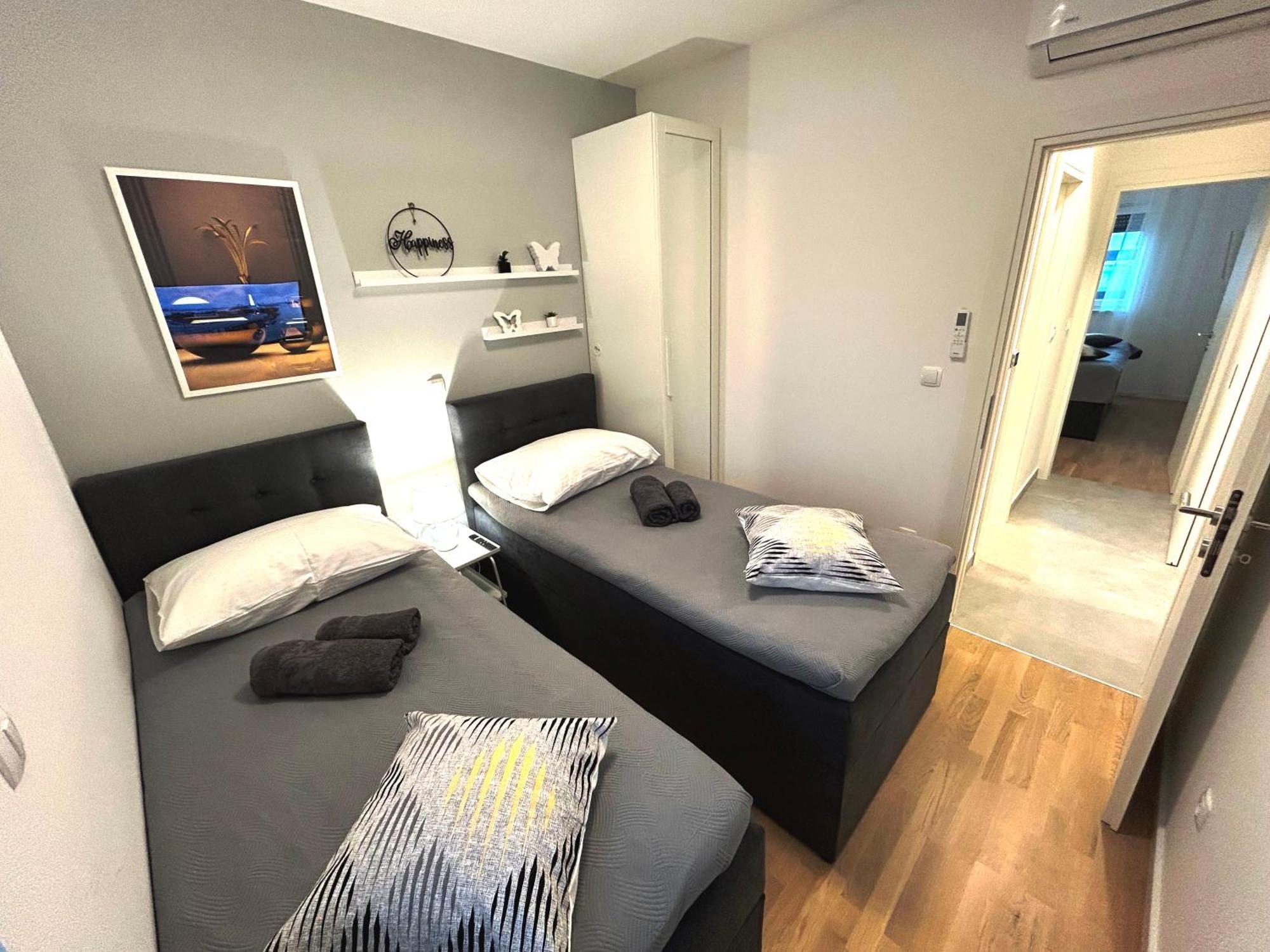 Town 2 Apartment *